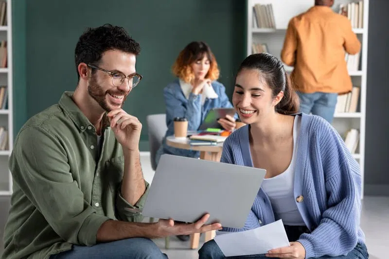 Graduate Assistantships vs. Fellowships: What’s the Difference?