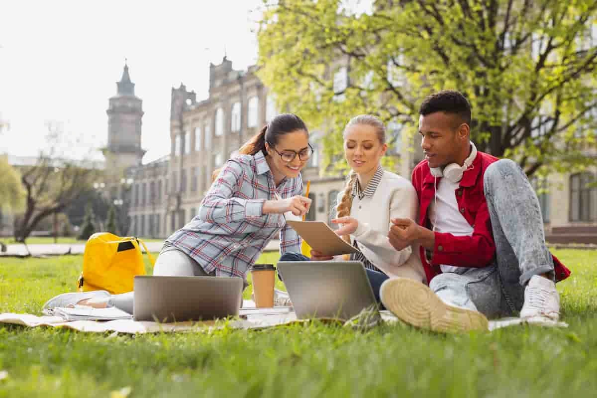 What to Look for in a University: Ranking vs. Course Curriculum vs. Alumni Network