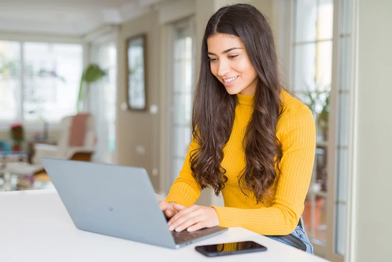 Best Side Hustles for International Students to Earn Extra Money