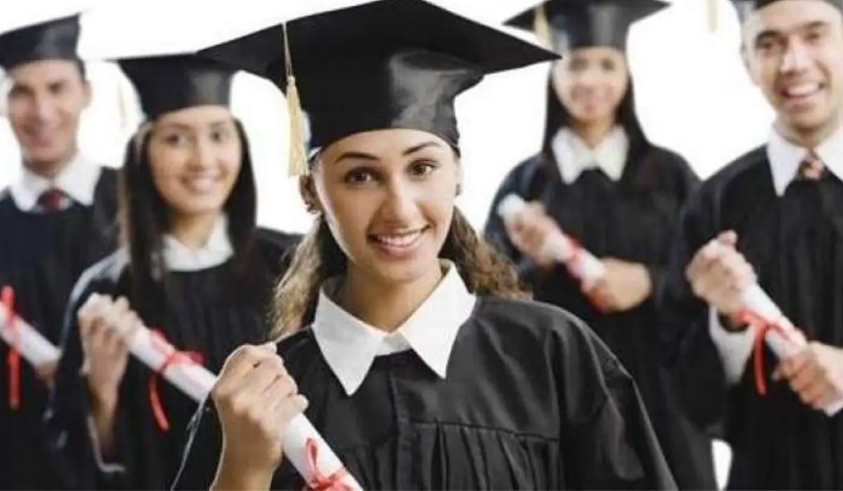 University-Specific vs. Government-Funded Scholarships: Pros & Cons