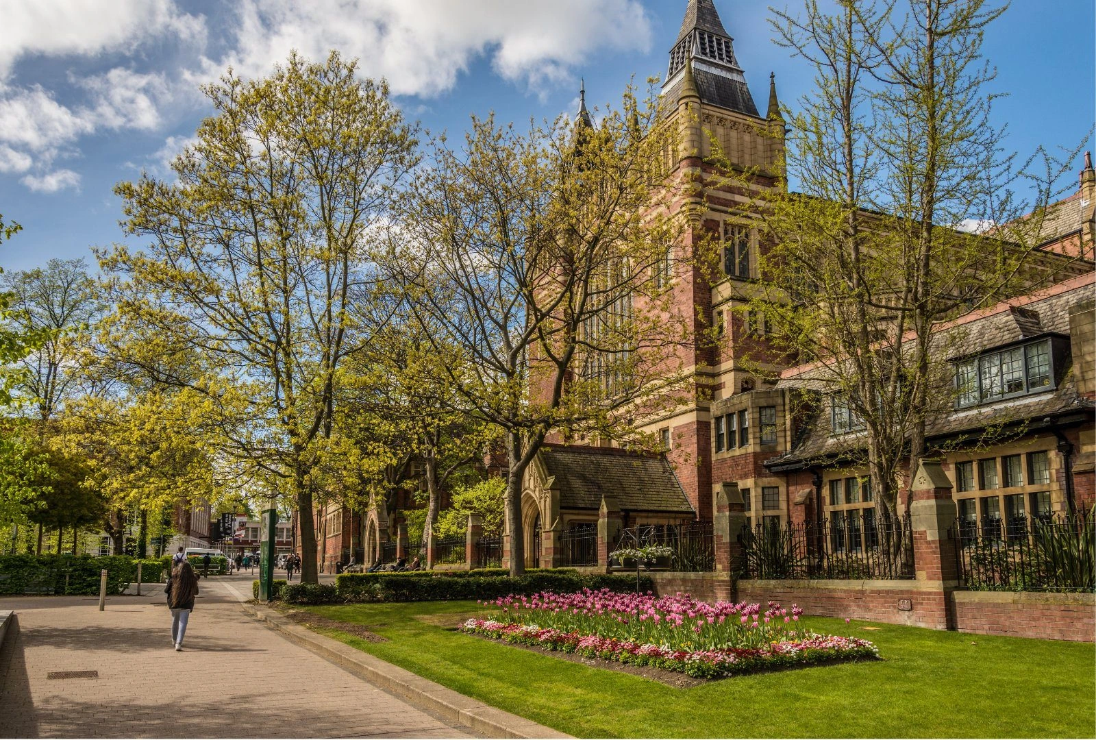 Leeds University MBA Excellence Scholarship 2025: A Gateway to Studying MBA in the UK