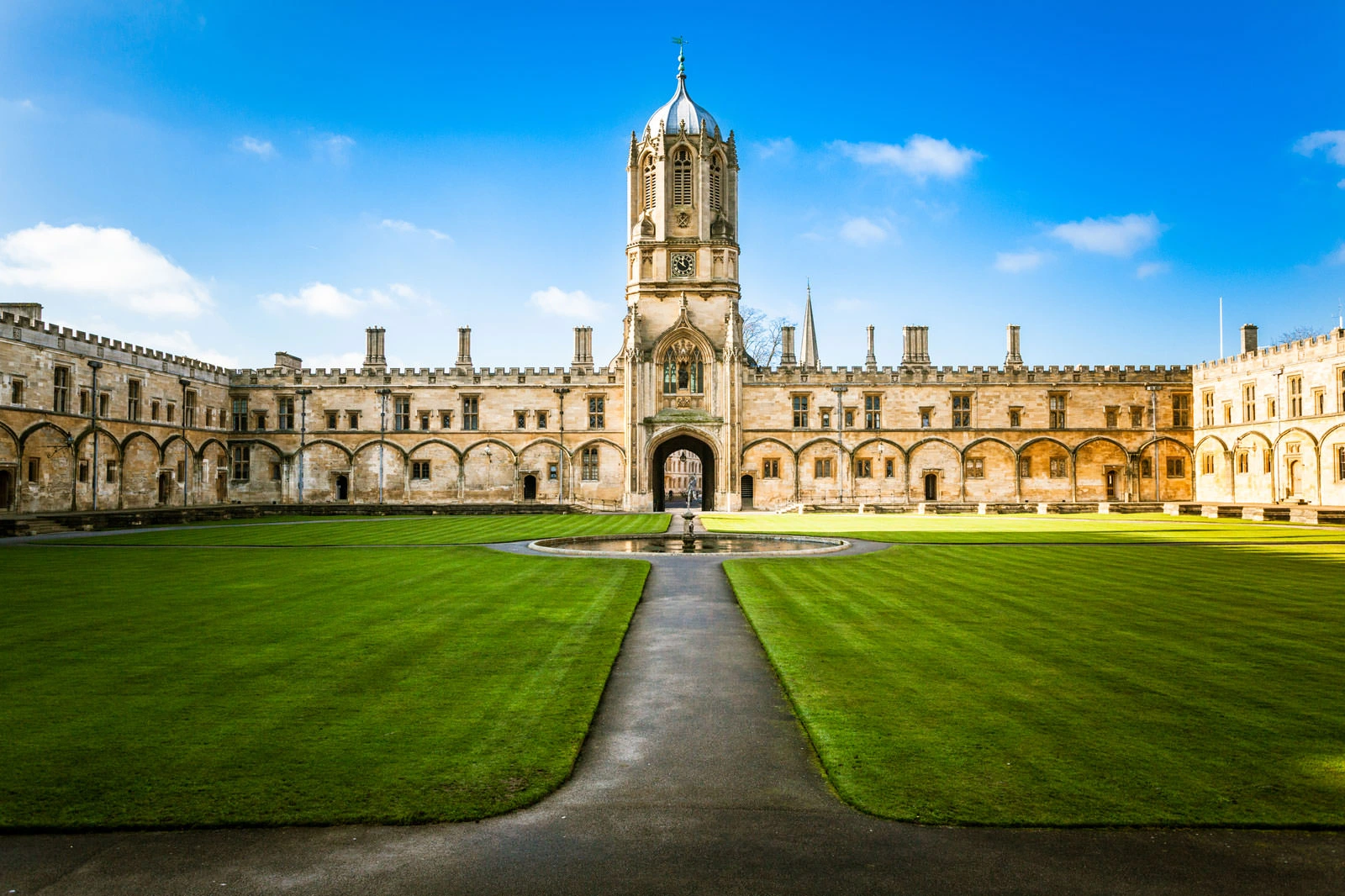 How to Get a Rhodes Scholarship to Study at Oxford: A Complete Guide for 2025