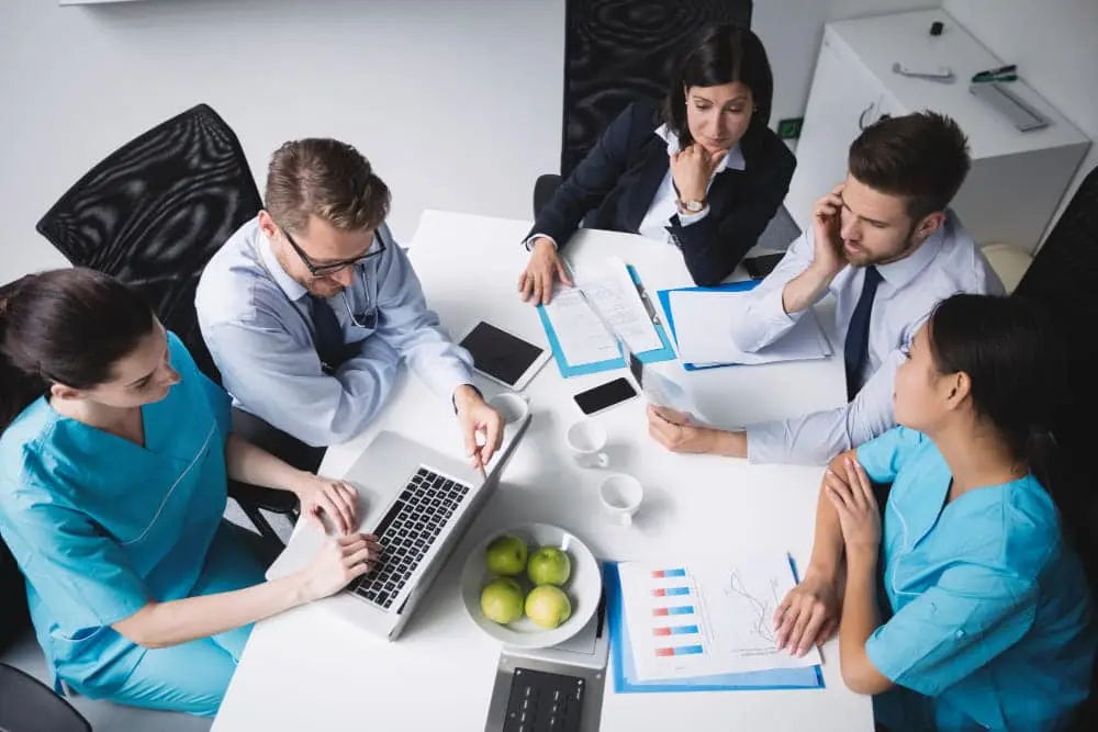 MBA vs Masters in Management: How to Choose the Best Option for Your Career
