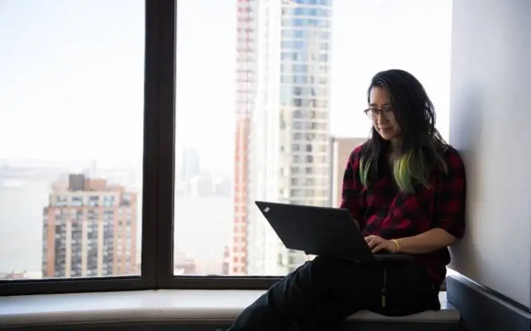 8 Practical Ways to Work While Studying and Build Your Career Before Graduation